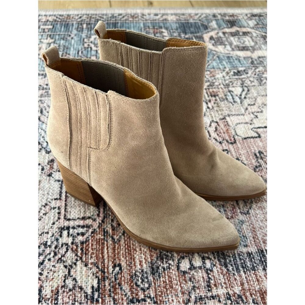 Marc Fisher Mloshay Tan Suede Western Ankle Boots 8.5 Beige Neutral Block Heel - Picture 3 of 11